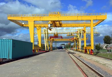 Peti melekap kontena Goliath Crane